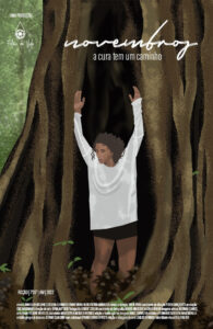 Capa do filme novembros de DHEIK PRAIA - uma mulher negra está dentro das raizes de uma grande arvore